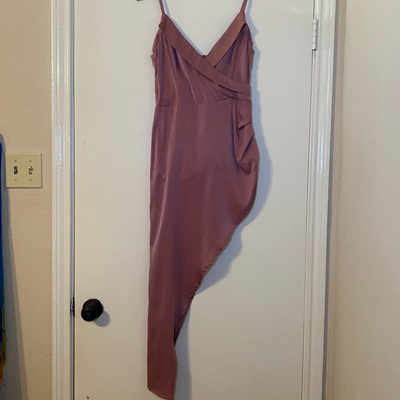 Lulu’s Let's Celebrate Tonight Mauve Satin Asymmetrical Dress size S - Picture 2 of 5